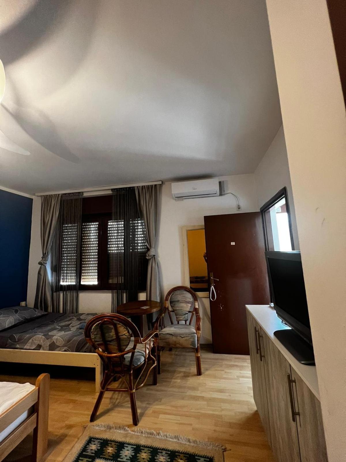 Apartments Azra モスタル エクステリア 写真